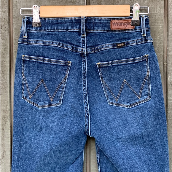 Wrangler High Rise True Straight - Picture 4 of 6